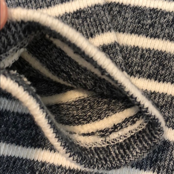 EUC BUNDLE OF 2 BOUTIQUE SHIRTS - Picture 6 of 7